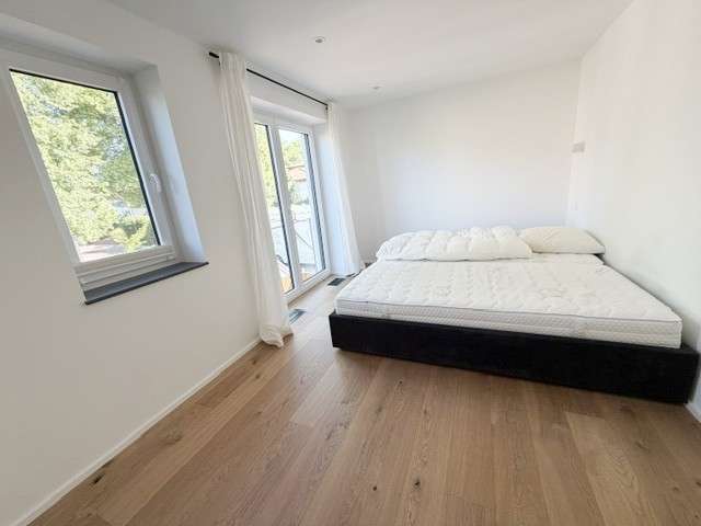 Luxuriöses Passivhaus mit Sauna- und Nebengebäude in sehr ruhiger Wohnlage