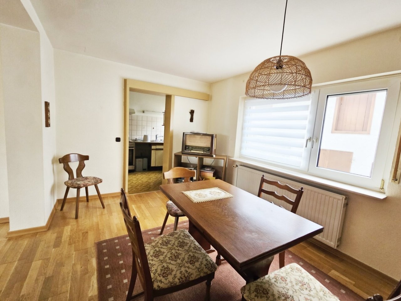 Esszimmer mit Blick in Küche Esszimmer mit Blick in Küche