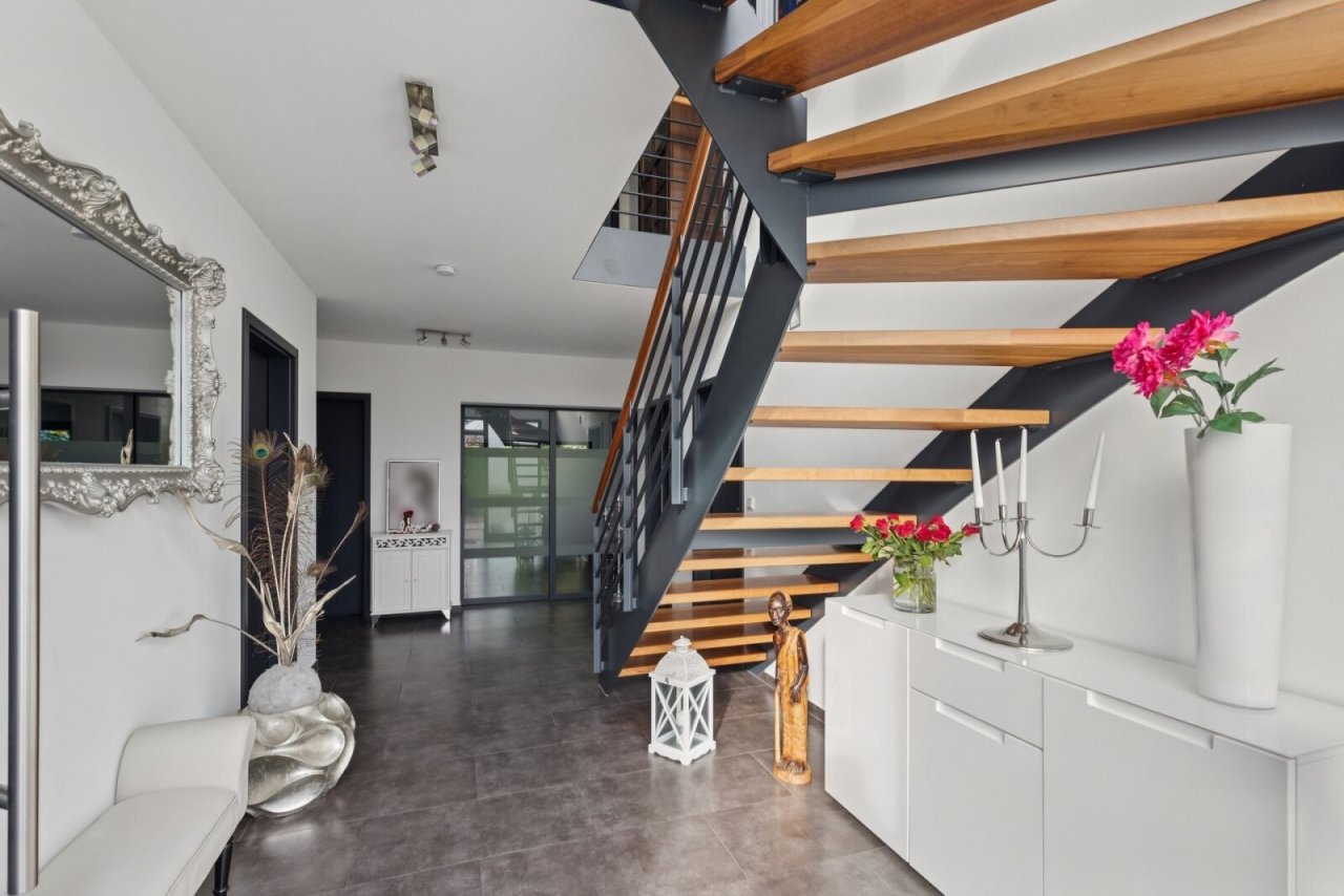 Treppe ins Obergeschoss