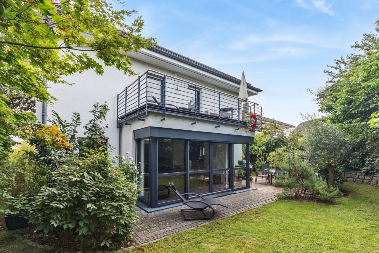 Rückansicht mit Terrasse