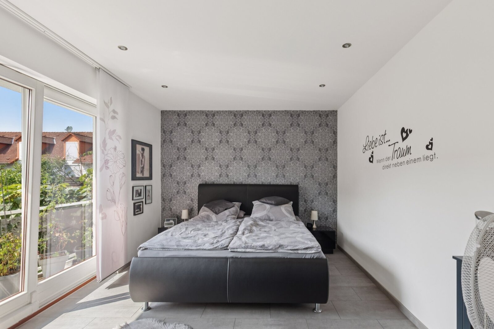 Schlafzimmer mit Baklon OG Schlafzimmer mit Baklon OG