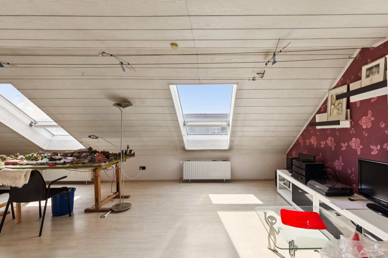 großes Dachgeschosszimmer großes Dachgeschosszimmer