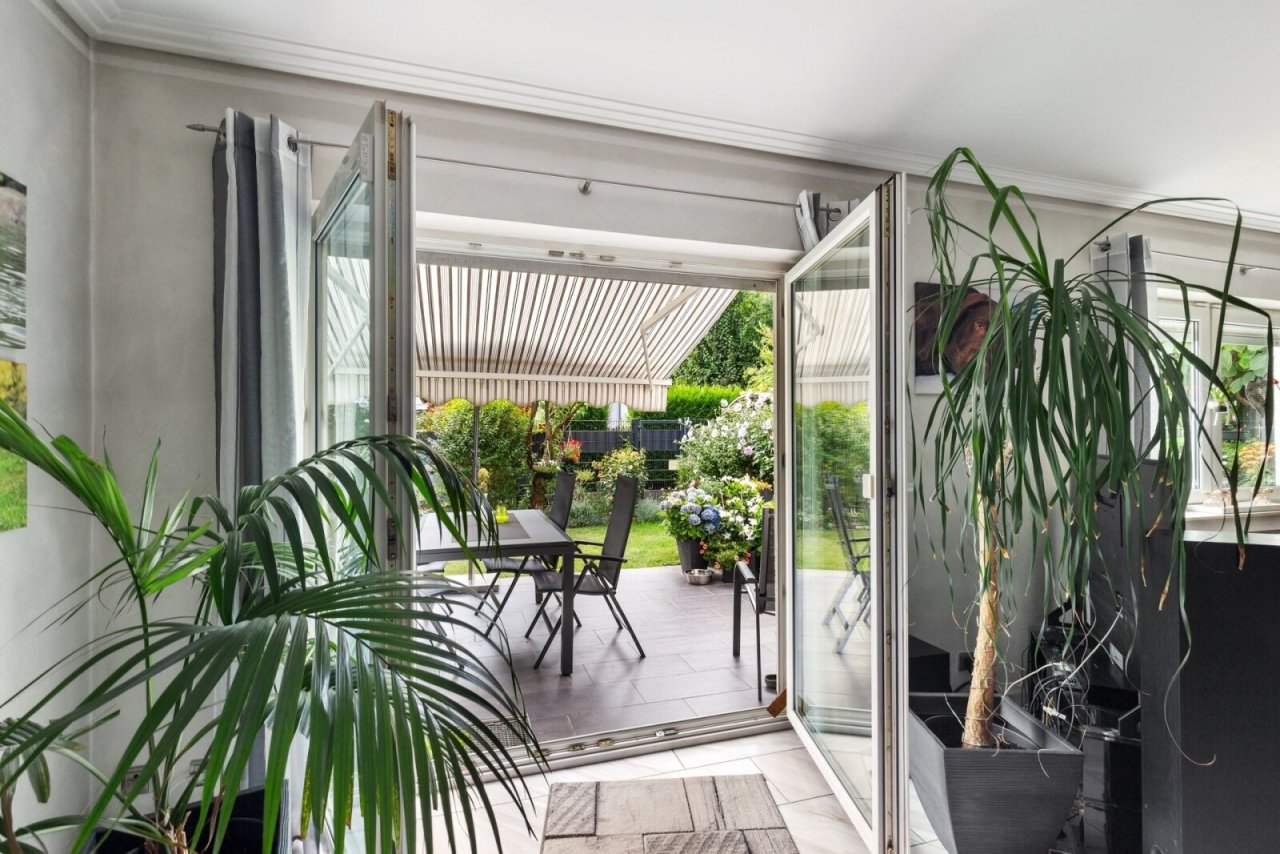 Gartenblick vom Wohnzimmer Gartenblick vom Wohnzimmer