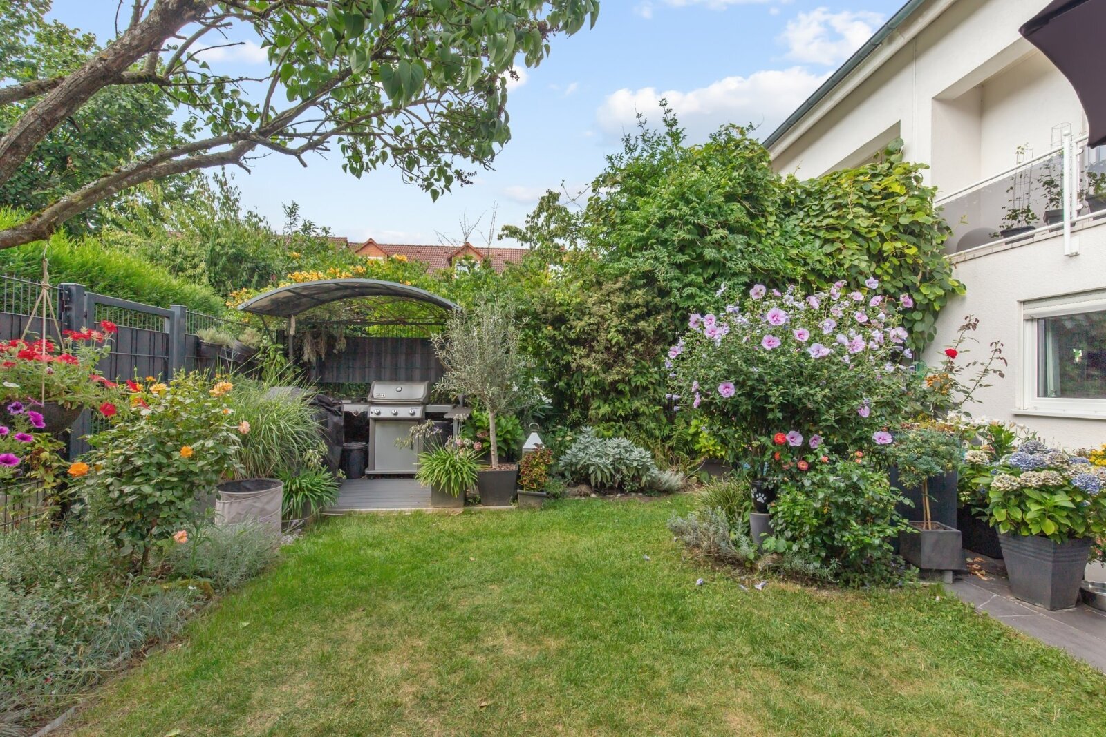 Garten mit Freisitz Garten mit Freisitz