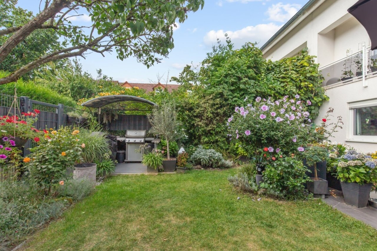 Garten mit Freisitz Garten mit Freisitz